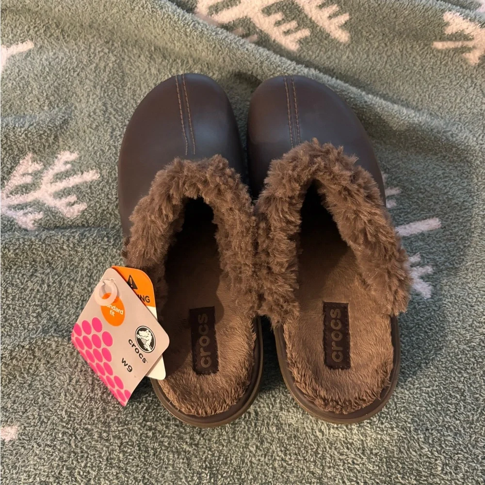 CROCS Dark Brown Clogs with Faux Fur - Picture 3 of 3